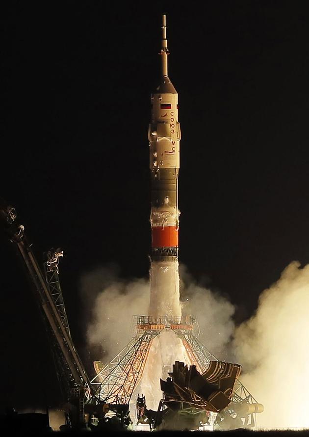 联合号MS-15飞船从哈萨克斯坦拜科努尔国际天文馆发射升空