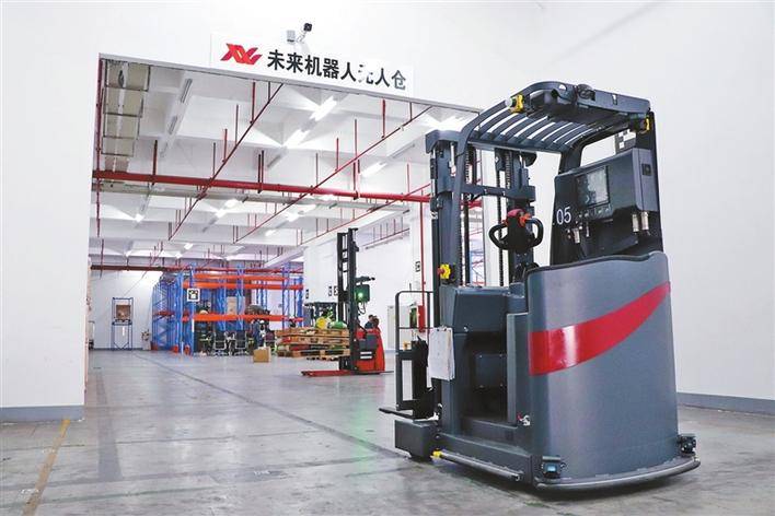 无人叉车能将工作效率提升到200%