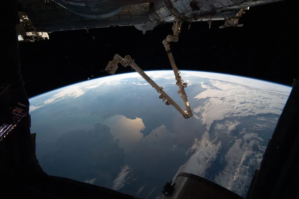 Canadarm2-Robotic-Arm-Over-Ireland-scaled.webp