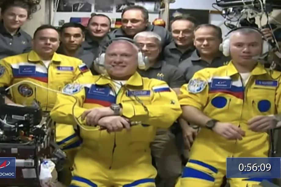 russian_cosmosnauts_ukraine_colors.0.webp