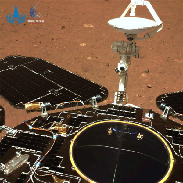祝融号火星车发回最新自拍照:累计行驶1784米
