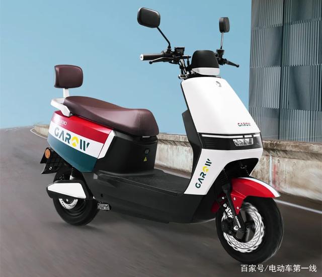 金箭推出耀世R330电动车，搭载1200W电机，72V电池，推背感更足