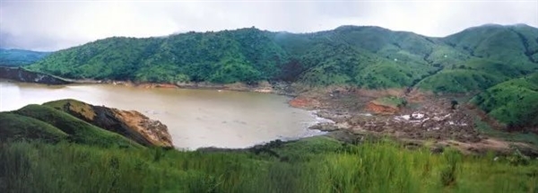 非洲一湖泊从蓝色变成血红色！1746人窒息而亡
