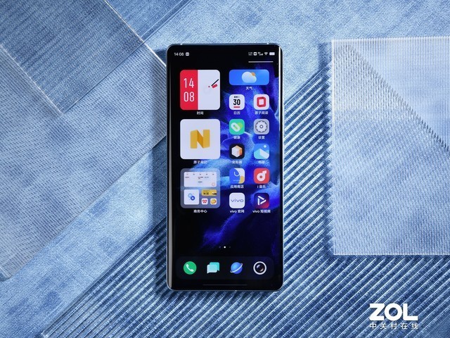 如何在一块大屏上兼顾轻薄？看看