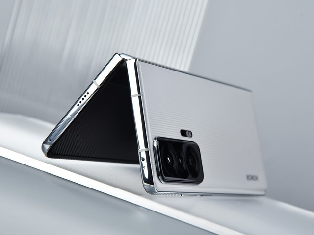 商务手机什么重要?安全折叠屏手机盘点