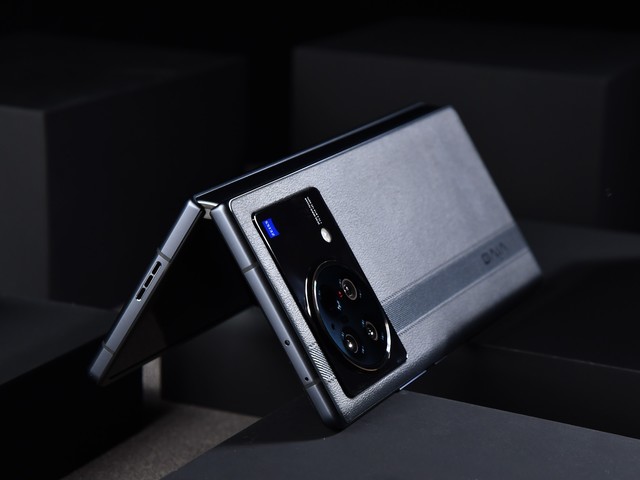 商务手机什么重要?安全折叠屏手机盘点