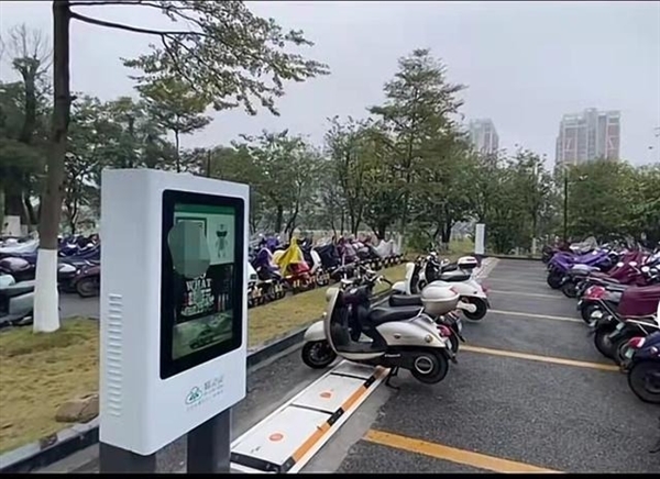 比手机更高级！全国首条电动自行车无线充电带落地南宁：停上就能充