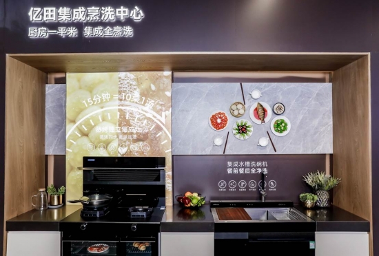 架子上的电视中度可信度描述已自动生成