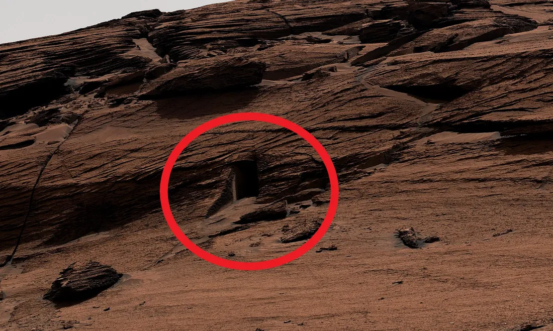 Curiosity-Mars-East-Cliffs-Door-Circle.webp