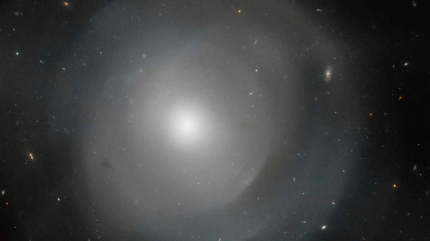 hubble_ngc474_1_gapfilled_flat_final-head.webp