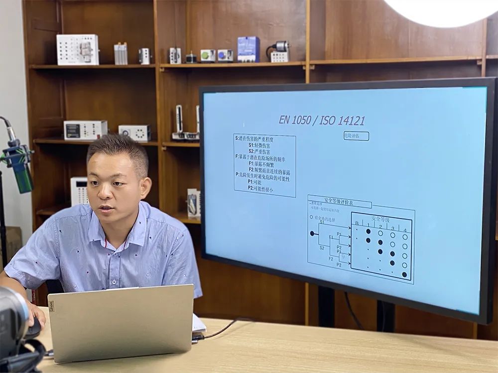 奥托尼克斯
