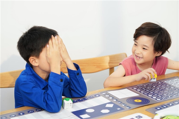 六一礼物：有趣又益智的toio™创意机器人套件，大小娃都适合！