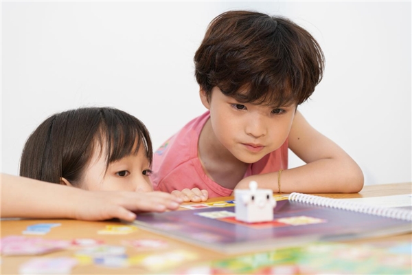 六一礼物：有趣又益智的toio™创意机器人套件，大小娃都适合！