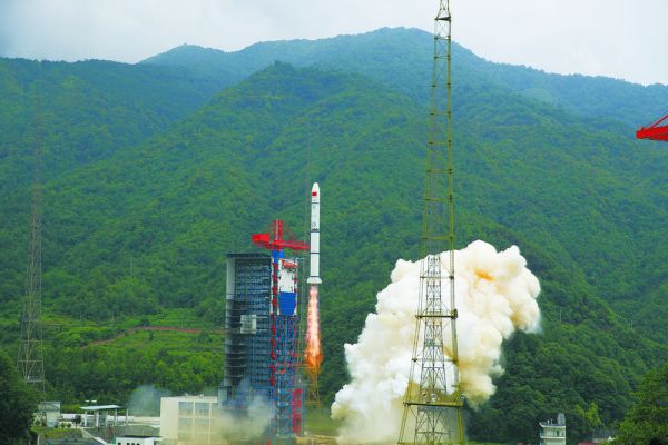 6月2日，在中国西昌卫星发射中心，吉利星座01组9颗卫星搭乘长征二号丙运载火箭成功发射升空。（李晓梦