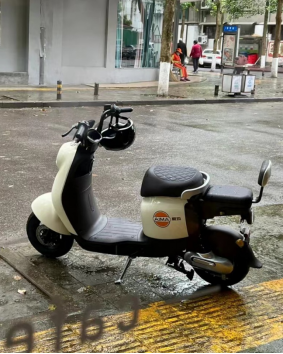 骑上爱玛VAVA电动车，开启郊游模式，自然美景我来了备