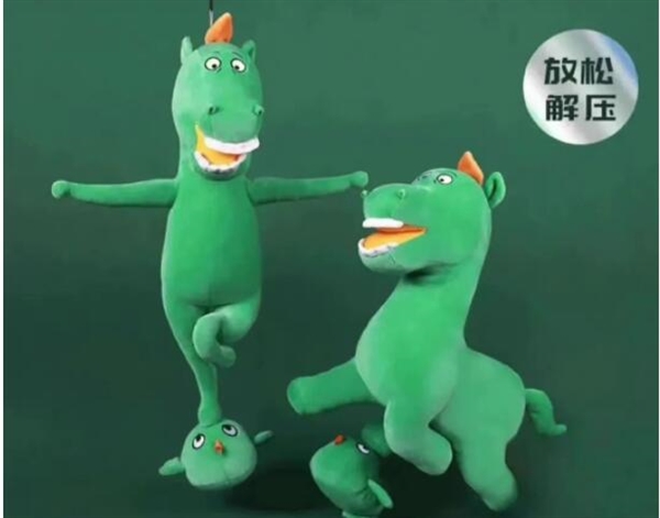 “马踏飞燕”玩偶凭丑萌火出圈