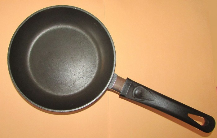 1200px-Sarten_teflon.jpg
